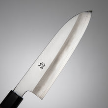 Image de chargement dans la visionneuse de la galerie, Couteau Wa-Santoku acier argenté no.3 manche en noyer - Fabriqué par Satoshi Nakagawa