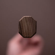 Cargar imagen en el visor de la galería, Cuchillo Wa-Santoku Sazanami Damasco VG10 con mango de nogal