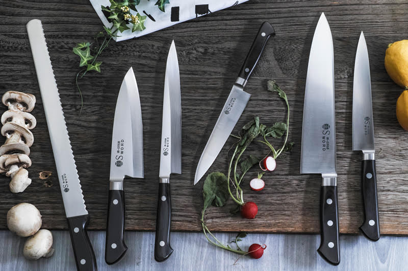 Is there a photo of stainless and carbon steel?