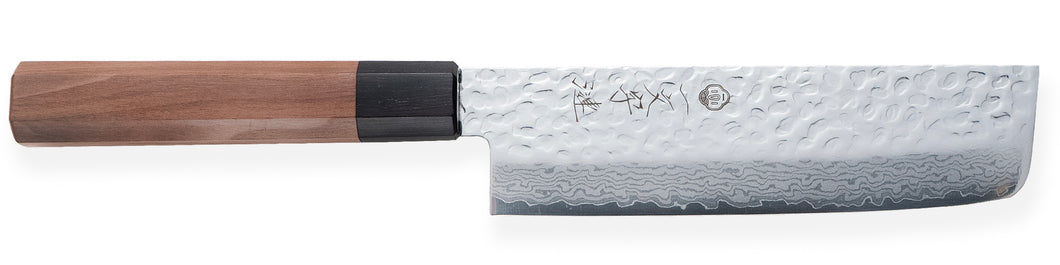 Cuchillo Nakiri japonés artesanal hecho de acero inoxidable VG10 con patrón Damasco y mango de madera de nogal.