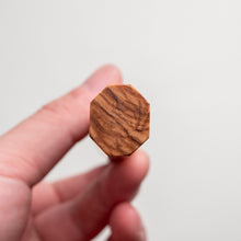 Cargar imagen en el visor de la galería, Cuchillo Santoku Pequeño JIN Acero SLD Mango de Olivo
