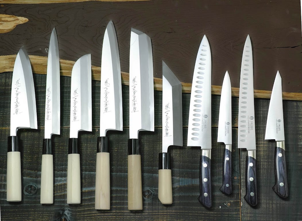 A photo of knives which are introduced on the page.